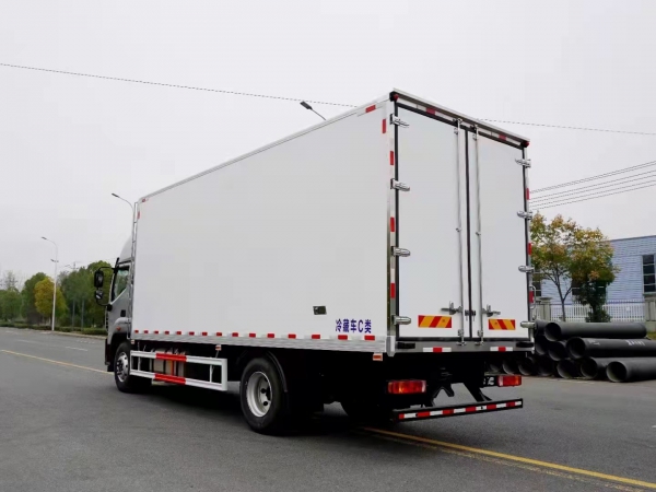 國(guó)六福田歐航6.6米冷藏車(chē)