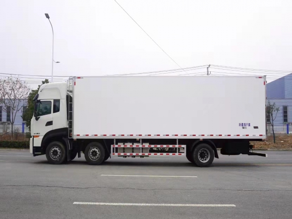 國六東風(fēng)天龍小三軸9.5米冷藏車