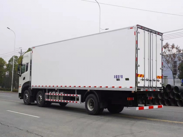 國六東風(fēng)天龍小三軸9.5米冷藏車