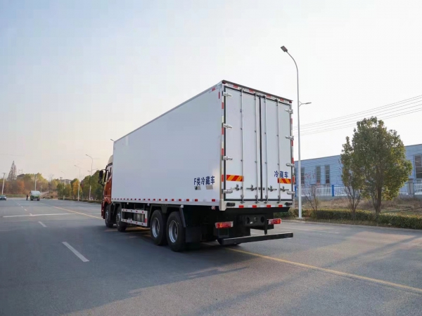 國六解放J6P前四后八9.2米冷藏車