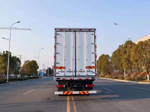 國六解放J6P小三軸9.6米冷藏車