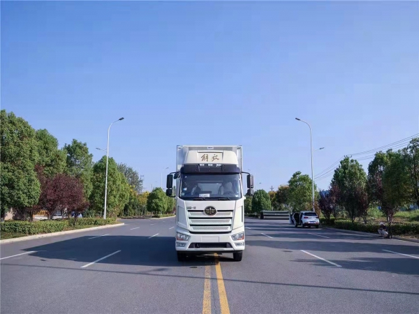 國六解放J6L 7.5米冷藏車