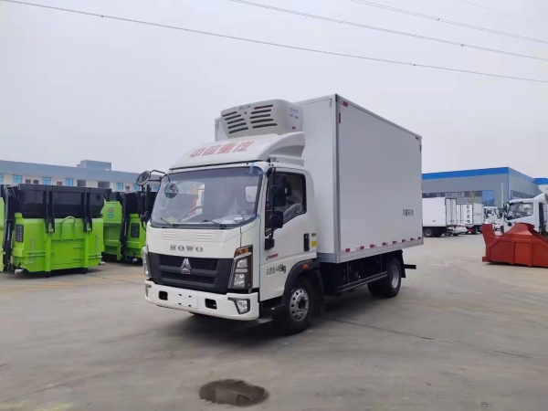 國(guó)六重汽豪沃4.2米冷藏車