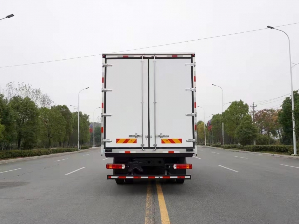 國(guó)六福田歐航6.6米冷藏車(chē)