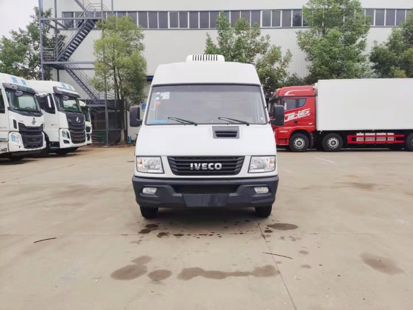 國六依維柯面包冷藏車(短軸版)