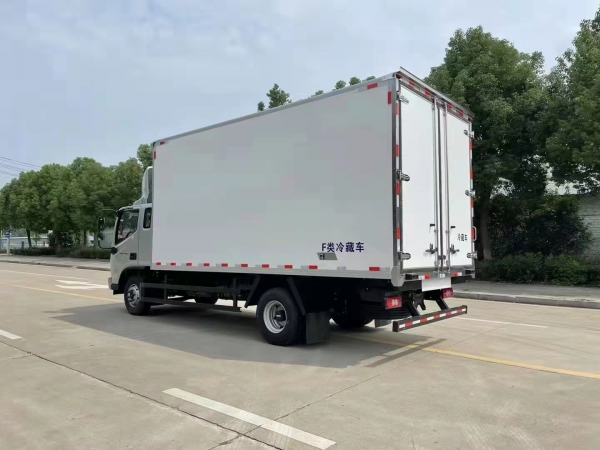 國六福田奧鈴5.1米冷藏車