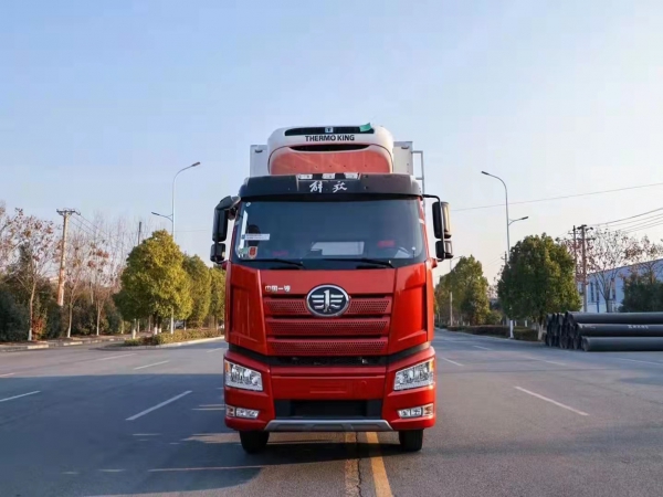 國六解放J6P小三軸9.6米冷藏車