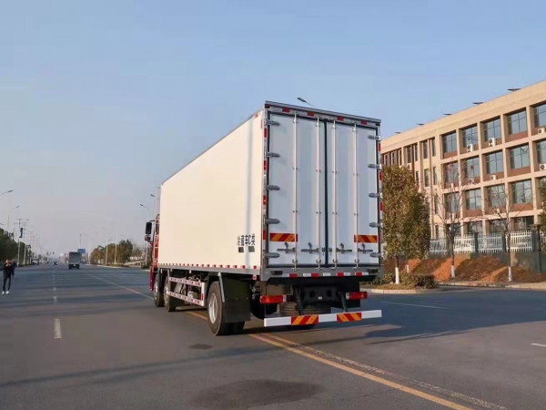 國六解放J6P小三軸9.6米冷藏車