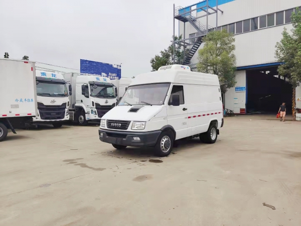 國六依維柯面包冷藏車(短軸版)