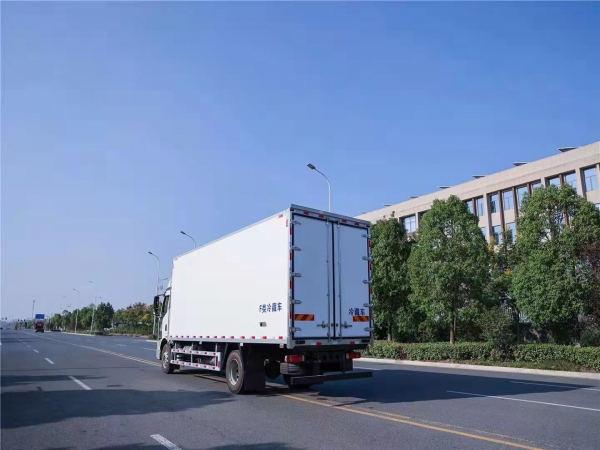 國六解放J6L 7.5米冷藏車