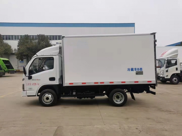 國六躍進3.2米柴油冷藏車