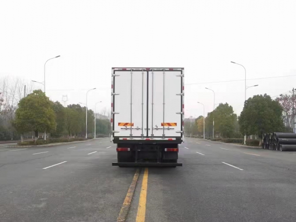 國六解放JH6前四后八9.5米冷藏車
