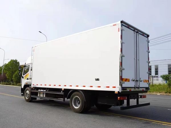 國六福田奧鈴大黃蜂6.6米冷藏車