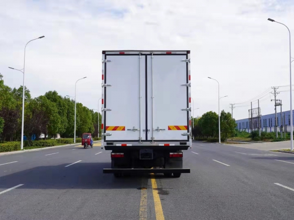國六江淮格爾發6.8米冷藏車