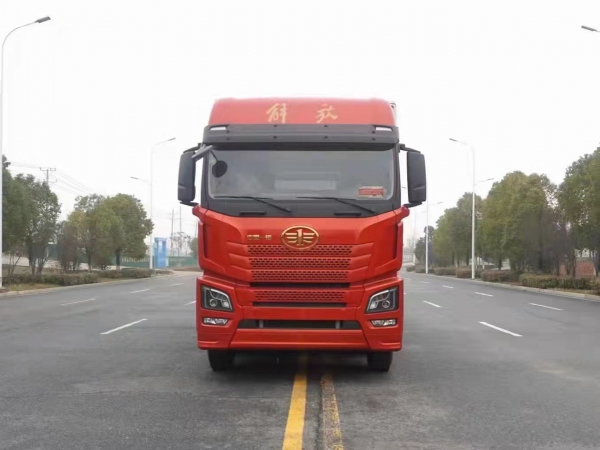 國六解放JH6前四后八9.5米冷藏車