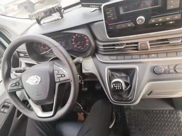 國六上汽大通面包冷藏車