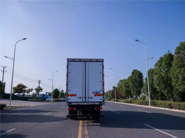 國六解放J6L 7.5米冷藏車