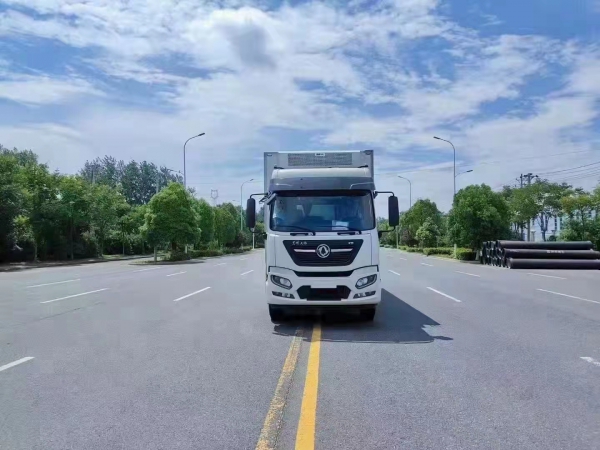 國六東風天錦6.8米冷藏車