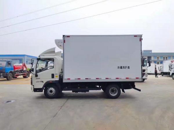 國(guó)六重汽豪沃4.2米冷藏車