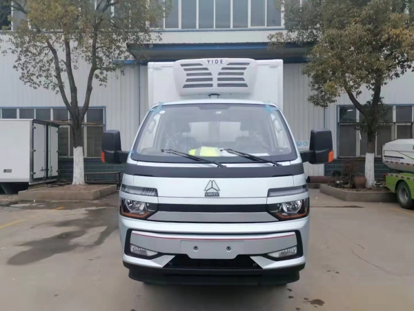 國六豪沃智相3.8米冷藏車