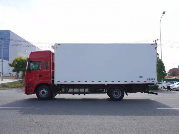 國六江淮格爾發6.8米冷藏車