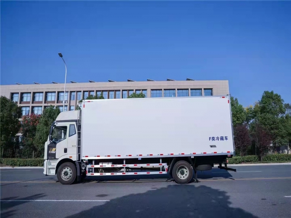 國六解放J6L 7.5米冷藏車