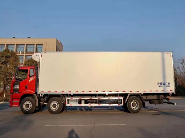 國六解放J6P小三軸9.6米冷藏車