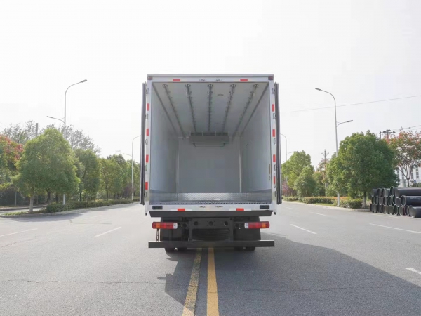 國六福田奧鈴大黃蜂6.6米冷藏車