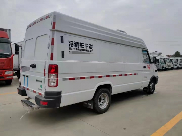 國(guó)六依維柯面包冷藏車(chē)(長(zhǎng)軸版)