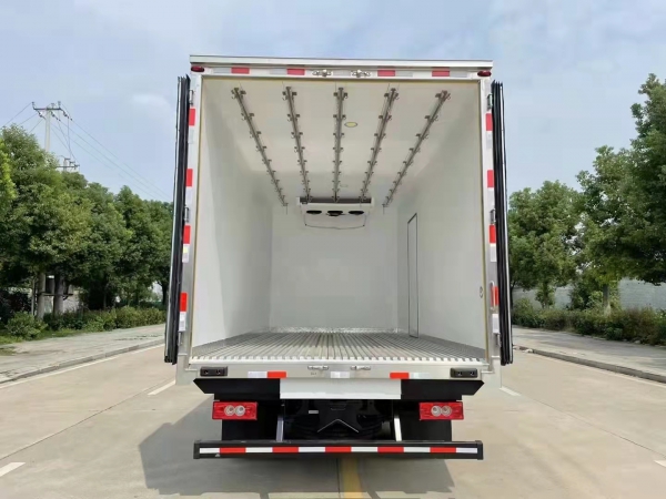 國六福田奧鈴5.1米冷藏車