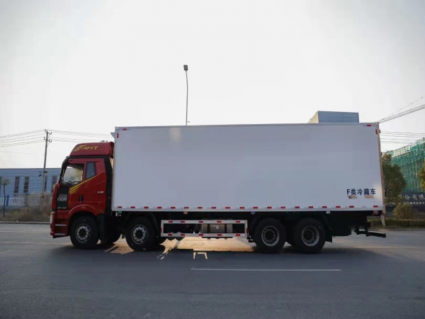 國六解放J6P前四后八9.2米冷藏車