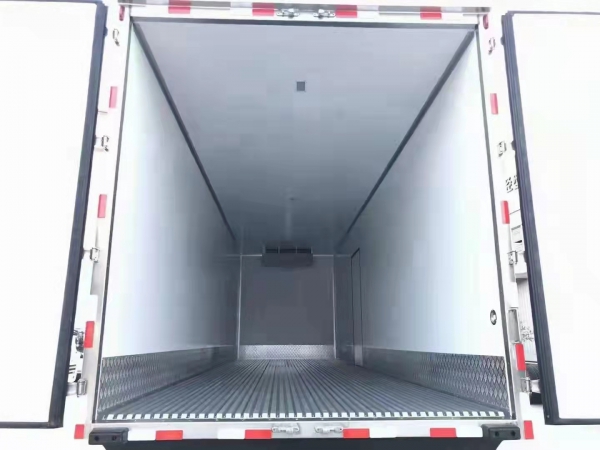 國六東風天錦6.8米冷藏車