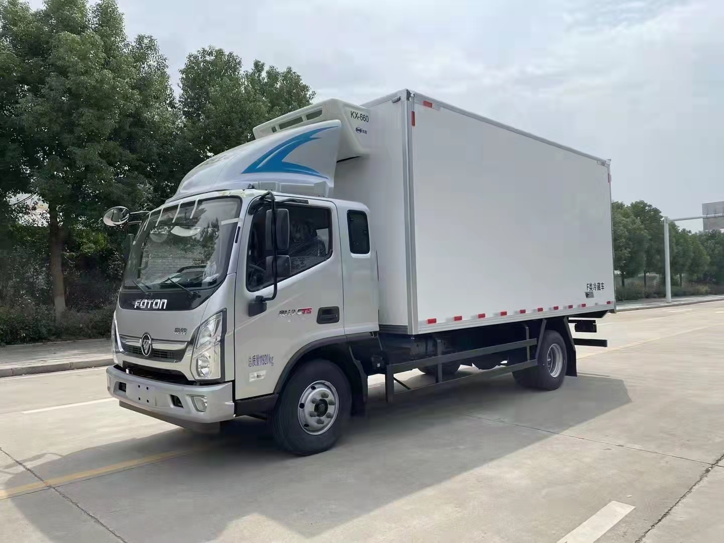 國(guó)六福田奧鈴5.1米冷藏車