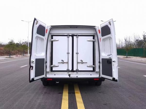 國六東風御風面包冷藏車